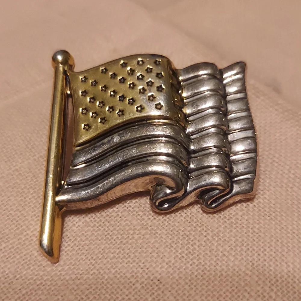 Vintage Silver Gold Tone Metal Brooch Pendant - USA American Flag Best SIgned - Picture 1 of 2